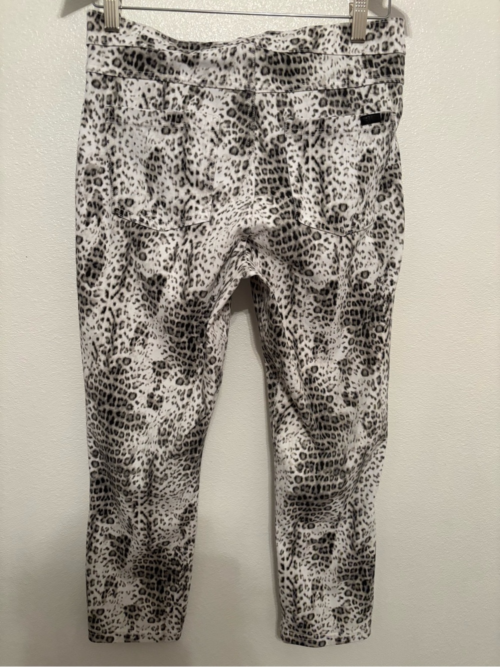 Hue Leopard Print lightweight denim legging crop length - Black and White M - Picture 2 of 7
